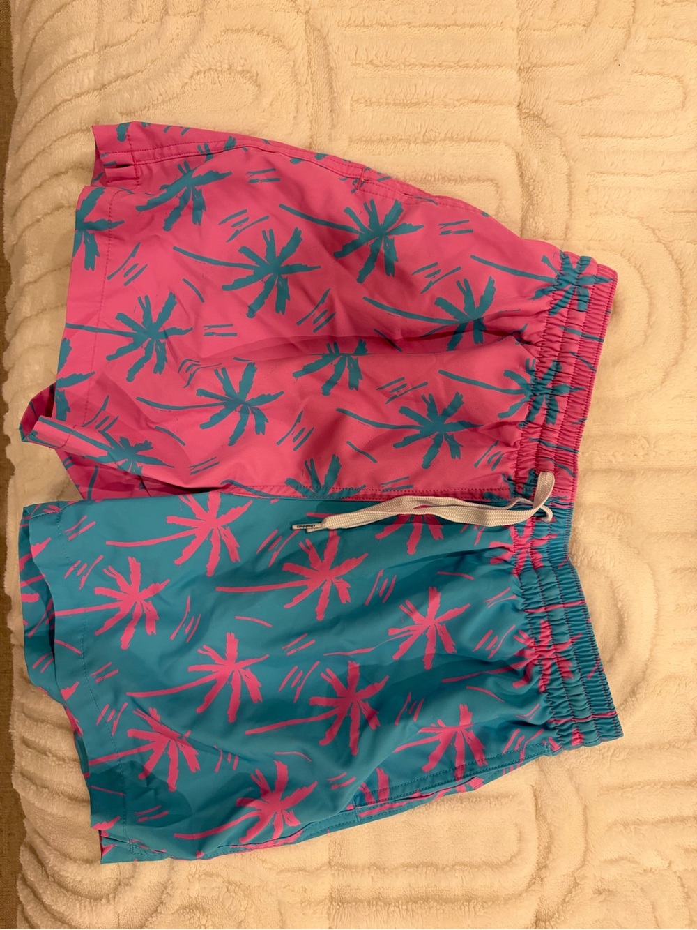 chubbies 7” Pink and Teal Palm-Print Swim Trunks